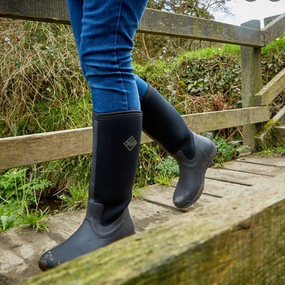 poshmark muck boots